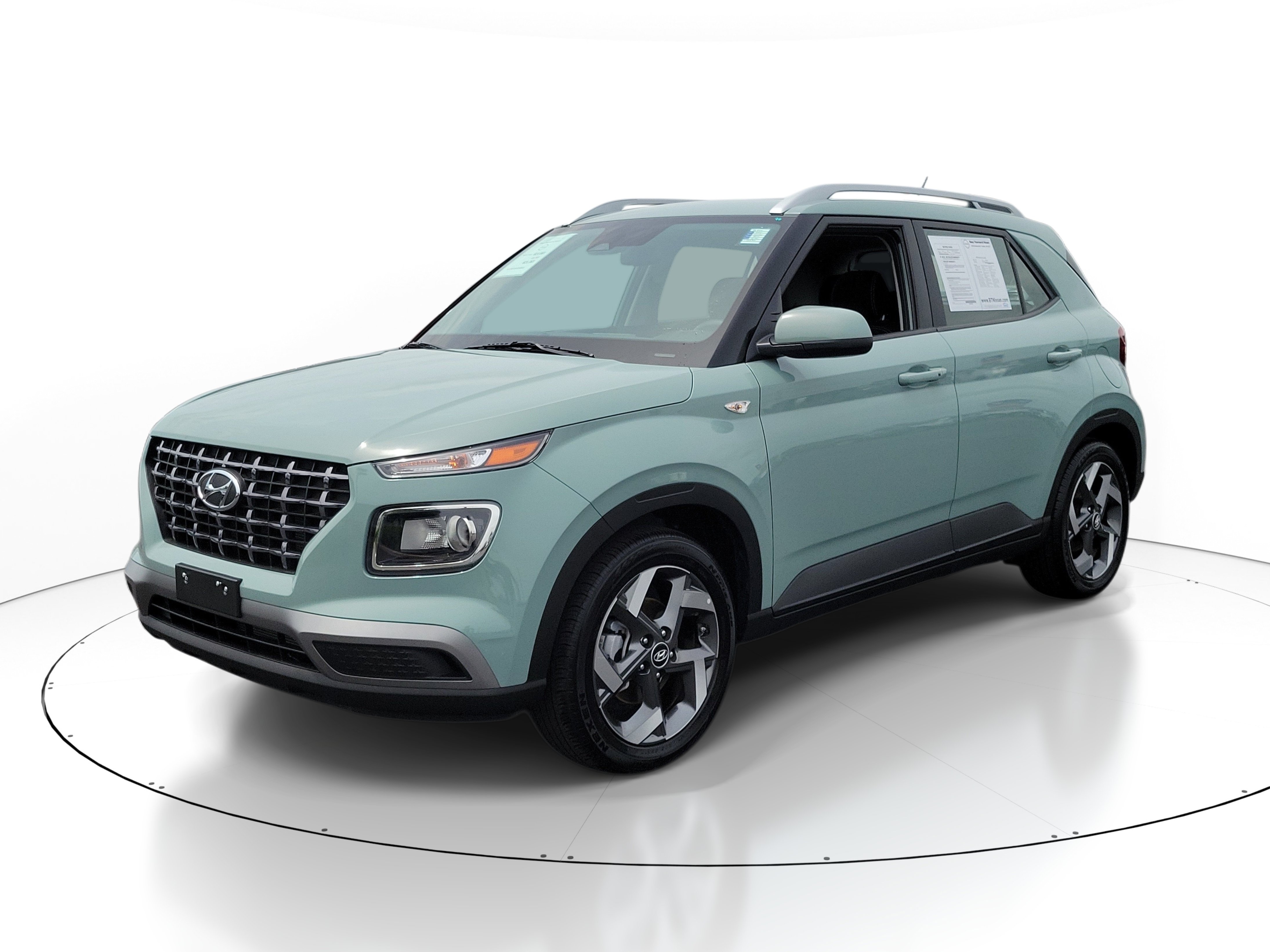 Used 2025 Hyundai Venue SEL FWD image 2