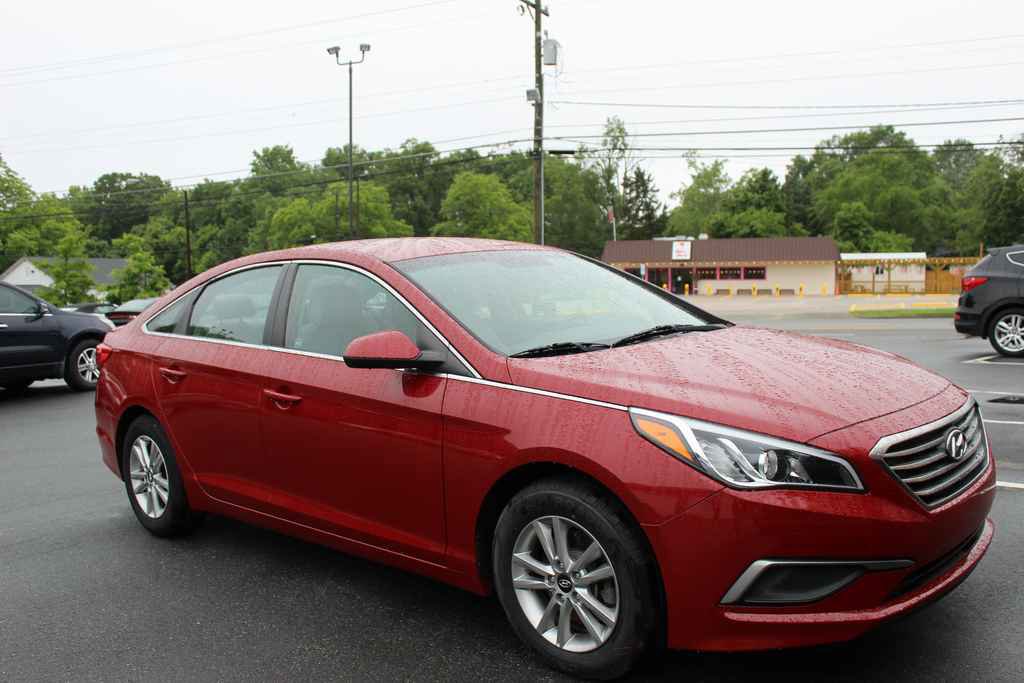 Used 2017 Hyundai Sonata SE image 3