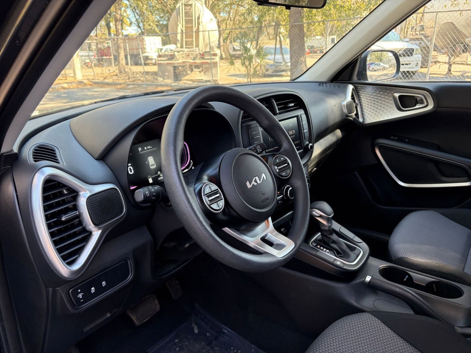 Used 2025 Kia Soul LX w/ LX Technology Package image 29