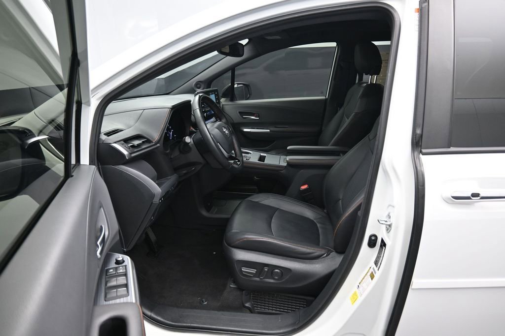 Used 2021 Toyota Sienna XSE w/ XSE Plus Package FWD image 9