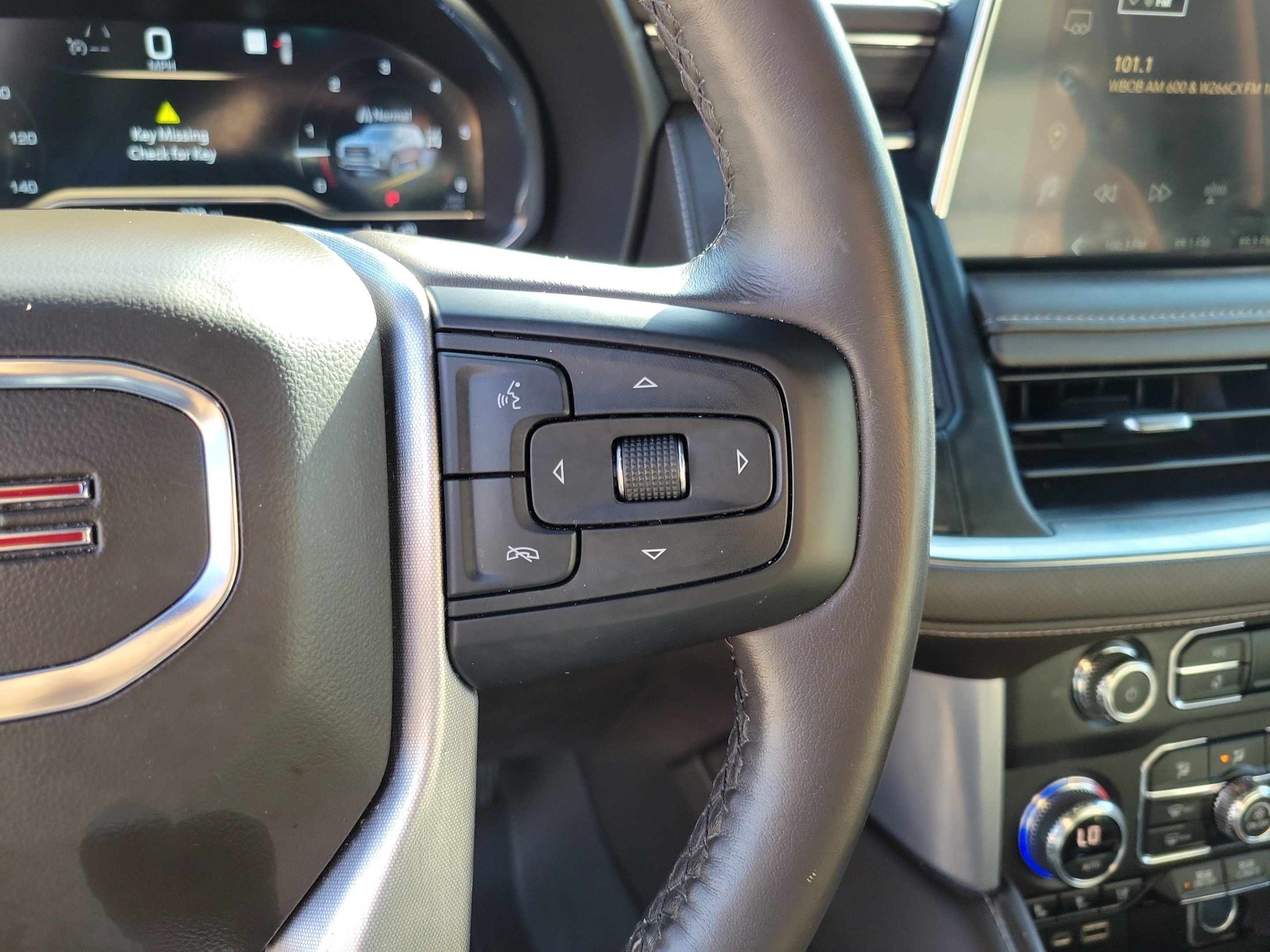 Used 2022 GMC Yukon XL SLT w/ SLT Luxury Package AWD/4WD image 11