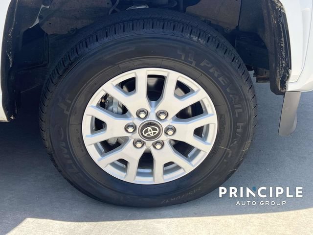 Used 2024 Toyota Tacoma SR5 AWD/4WD image 4