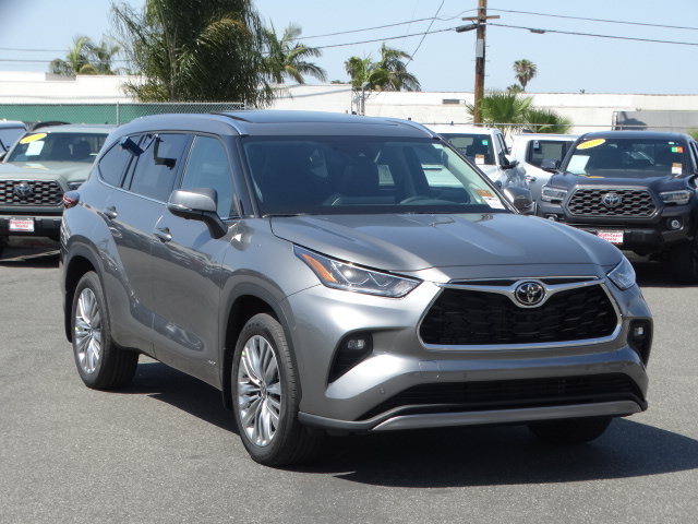 New 2026 Toyota Highlander Platinum AWD/4WD image 2