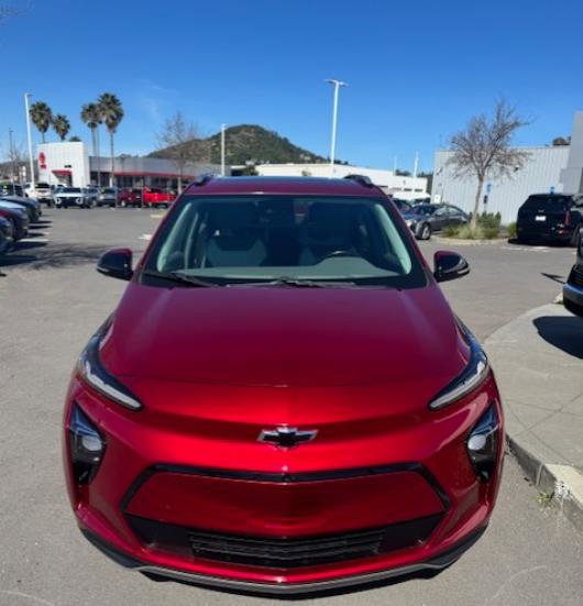 Used 2023 Chevrolet Bolt EUV Premier w/ Sun & Sound Package image 2