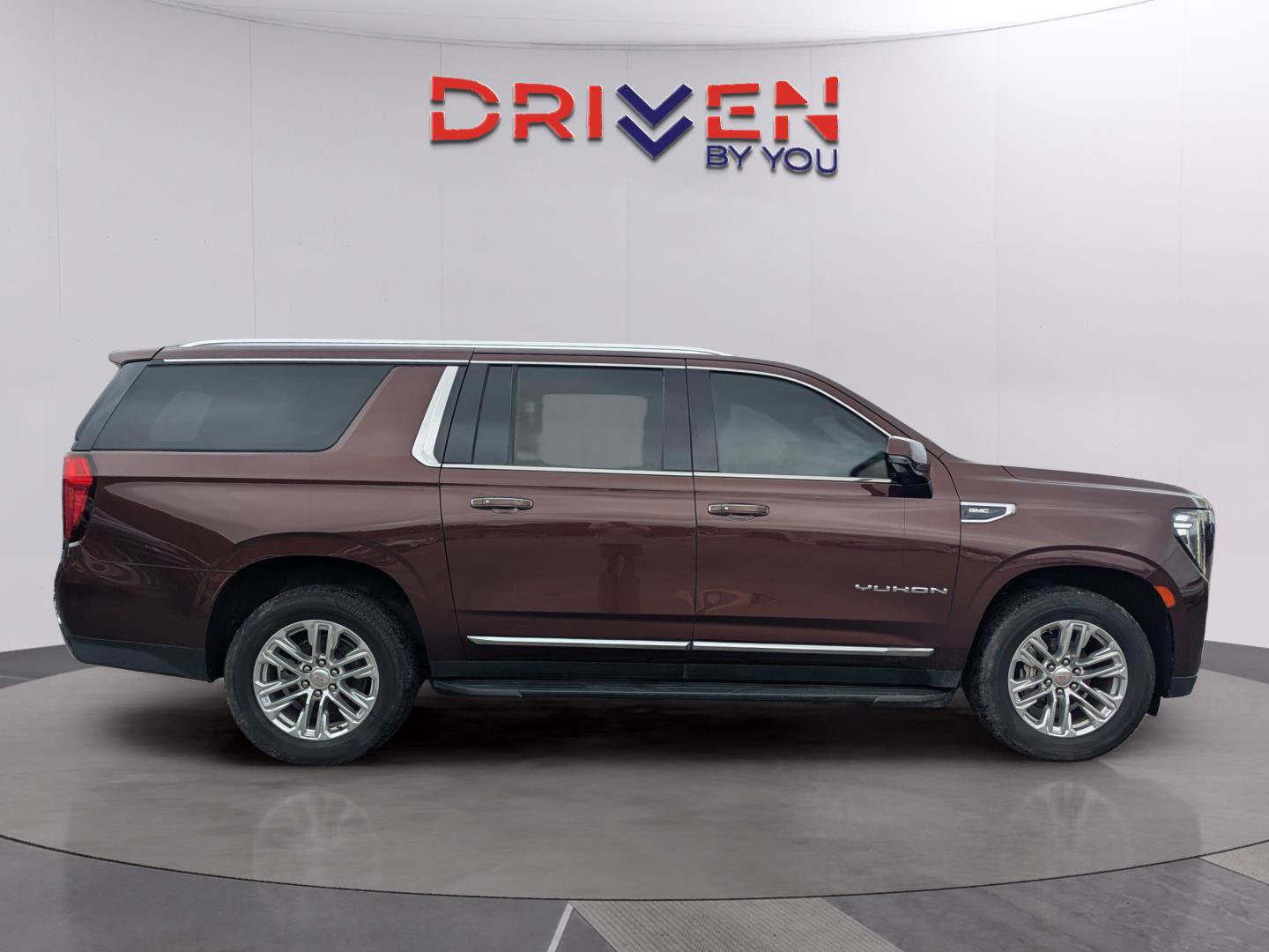 Used 2022 GMC Yukon XL SLT w/ SLT Luxury Package image 6