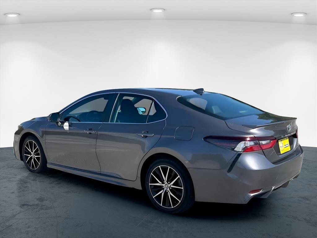 Used 2023 Toyota Camry SE image 4