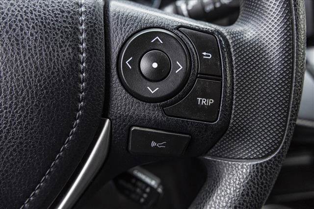 Used 2018 Toyota RAV4 LE image 16