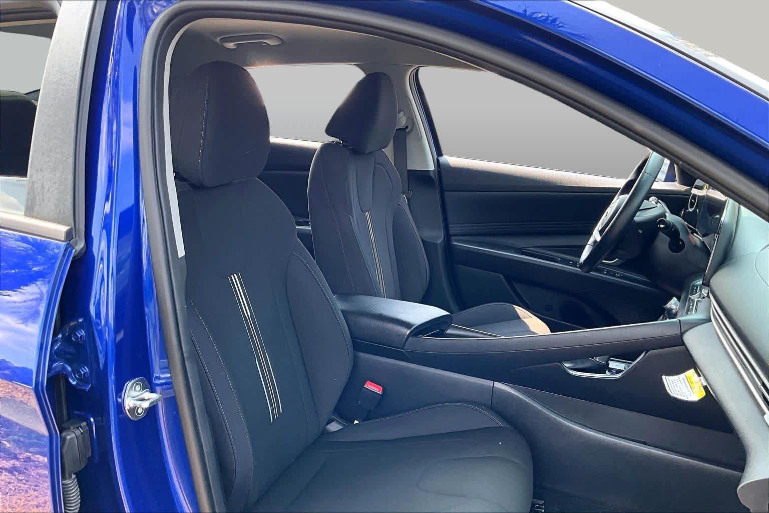 Used 2023 Hyundai Elantra SEL w/ Convenience Package FWD image 9