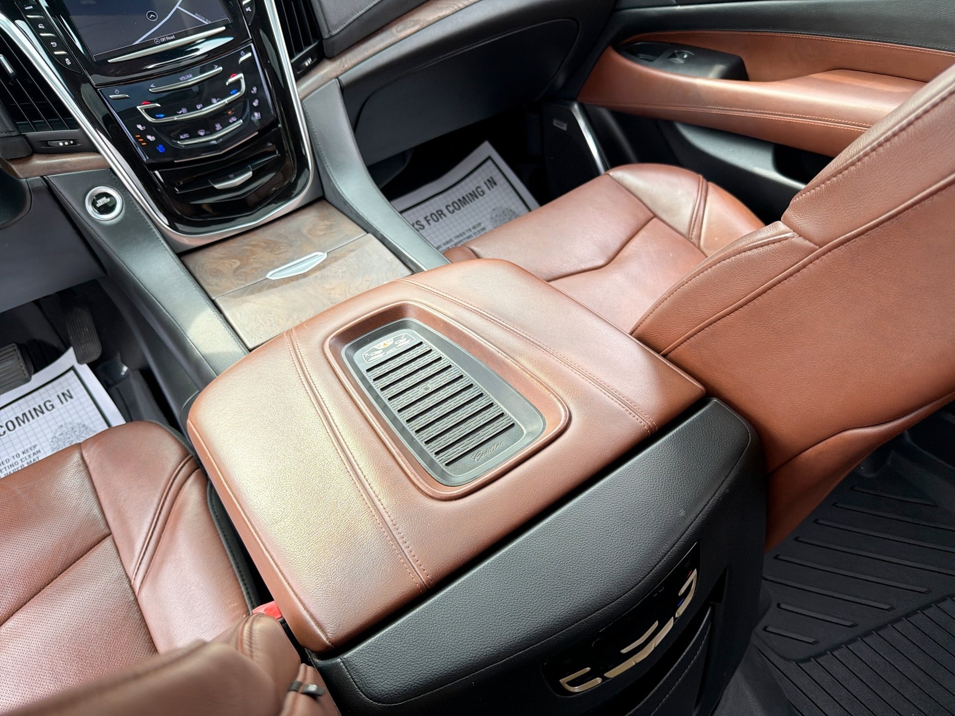 Used 2019 Cadillac Escalade ESV Premium Luxury RWD image 24