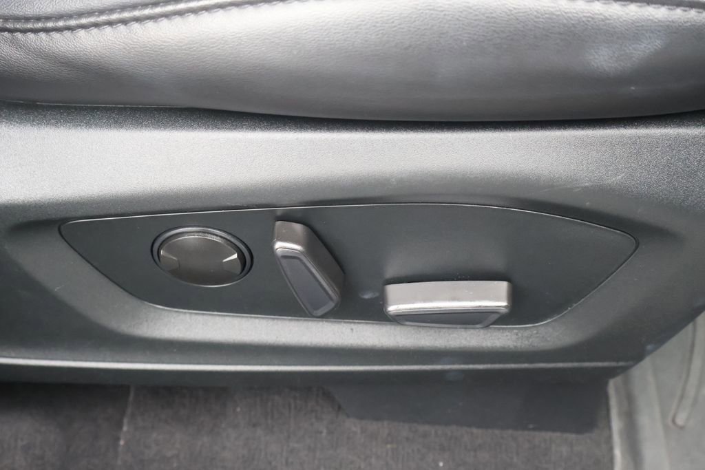 Used 2022 Ford Explorer XLT w/ Equipment Group 202A image 39