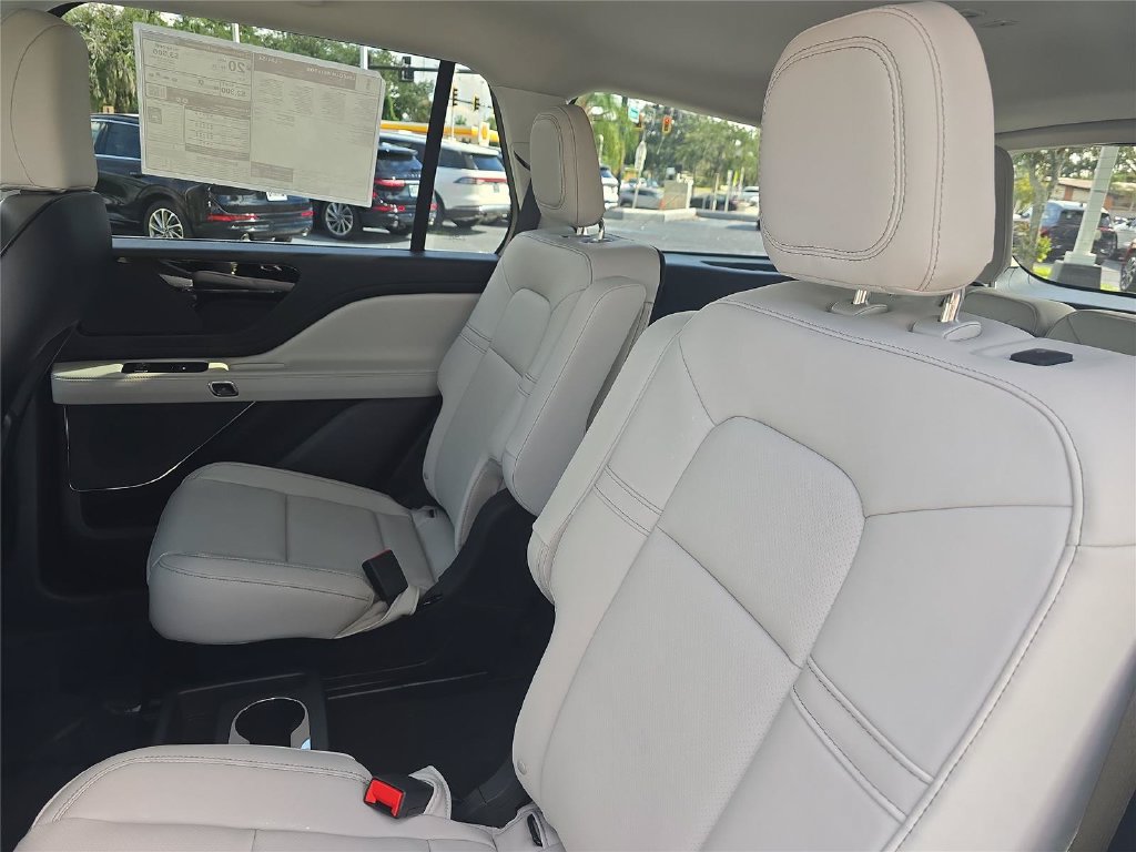 New 2027 Lincoln Aviator 2WD image 12