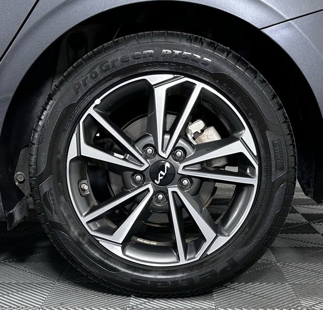 Used 2024 Kia Forte LXS image 12