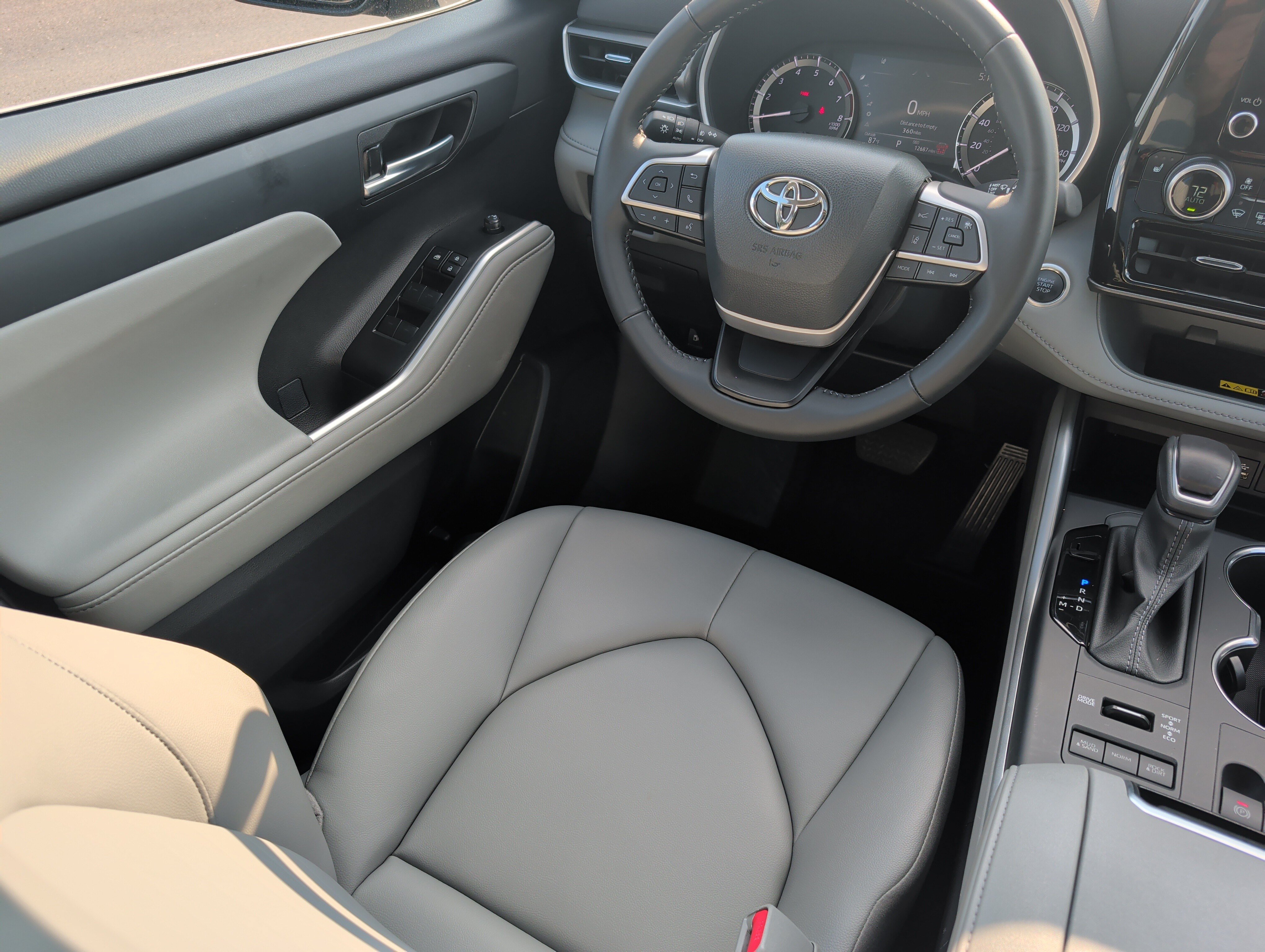 Certified 2026 Toyota Highlander XLE AWD/4WD image 9