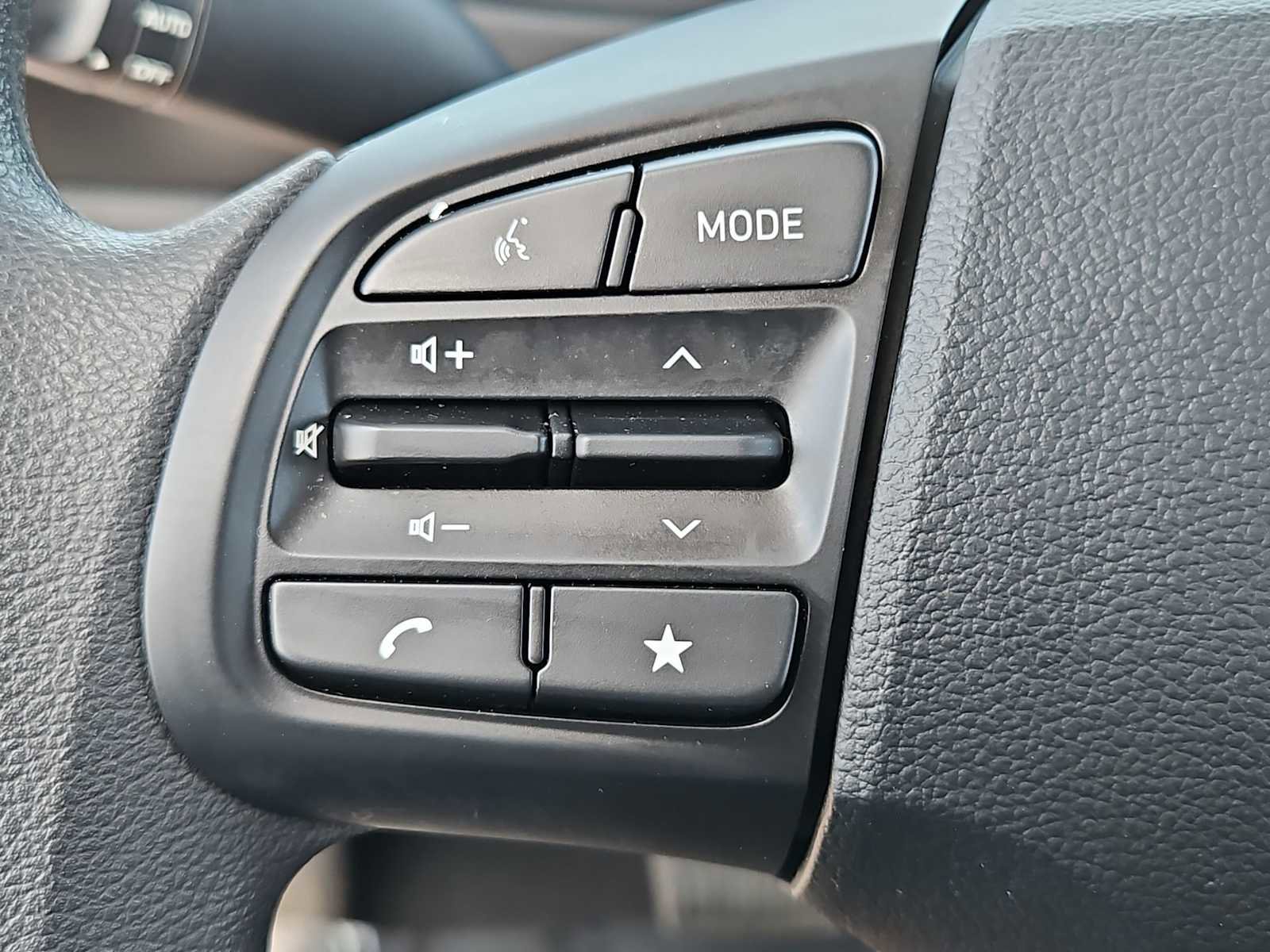 Certified 2025 Hyundai Venue SE image 23