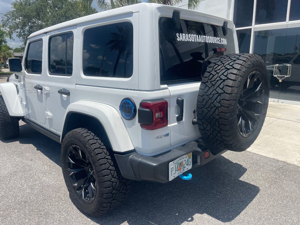 Used 2023 Jeep Wrangler Unlimited Sahara AWD/4WD image 11