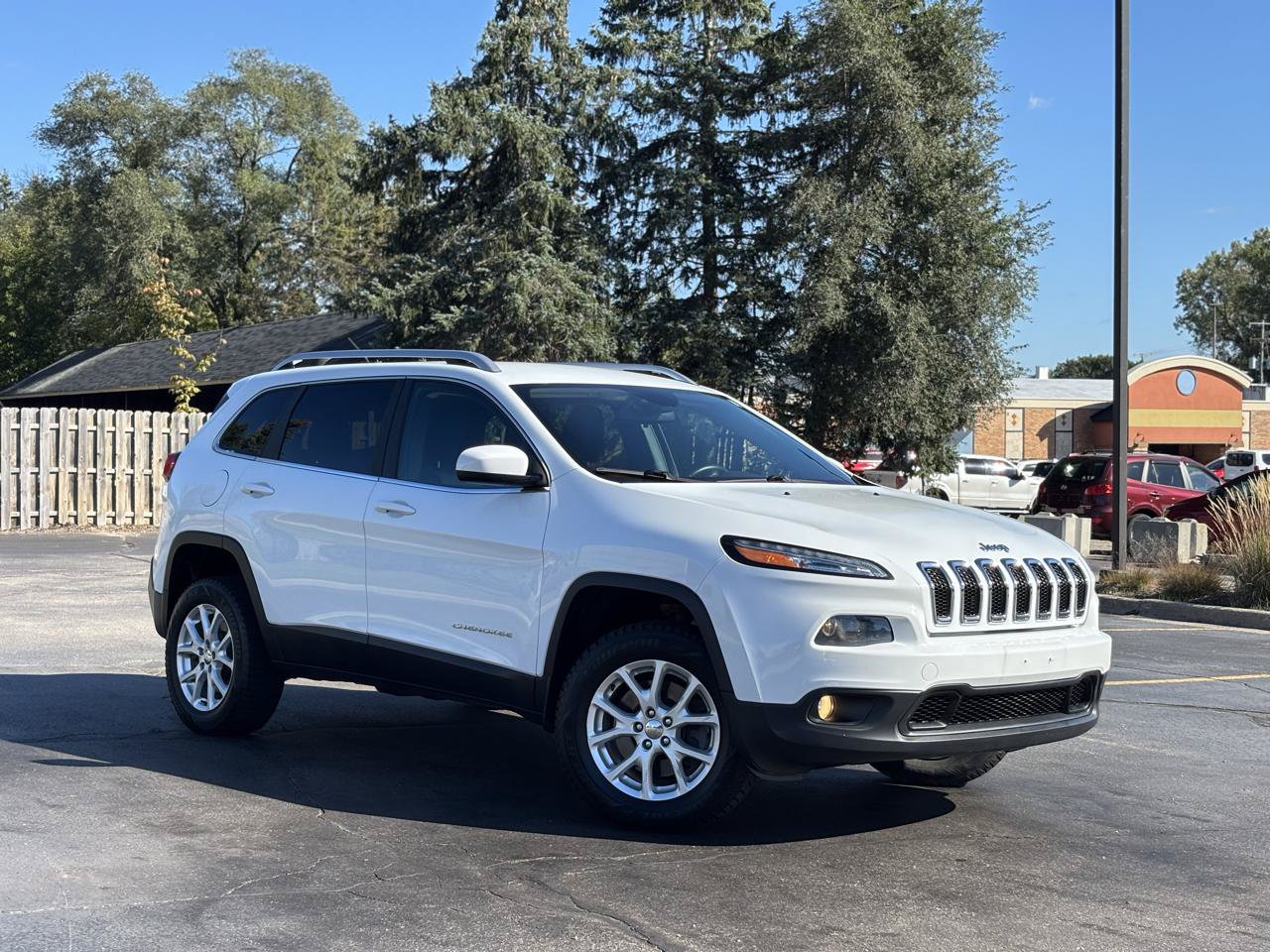 Used 2014 Jeep Cherokee Latitude w/ Cold Weather Group AWD/4WD image 12