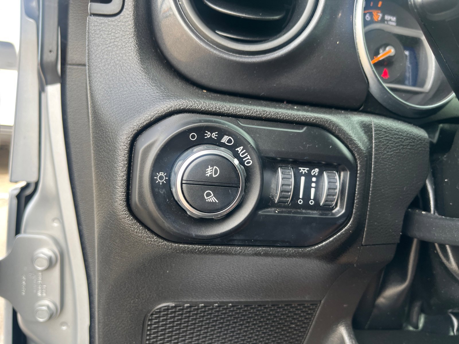 Certified 2022 Jeep Gladiator Sport image 33