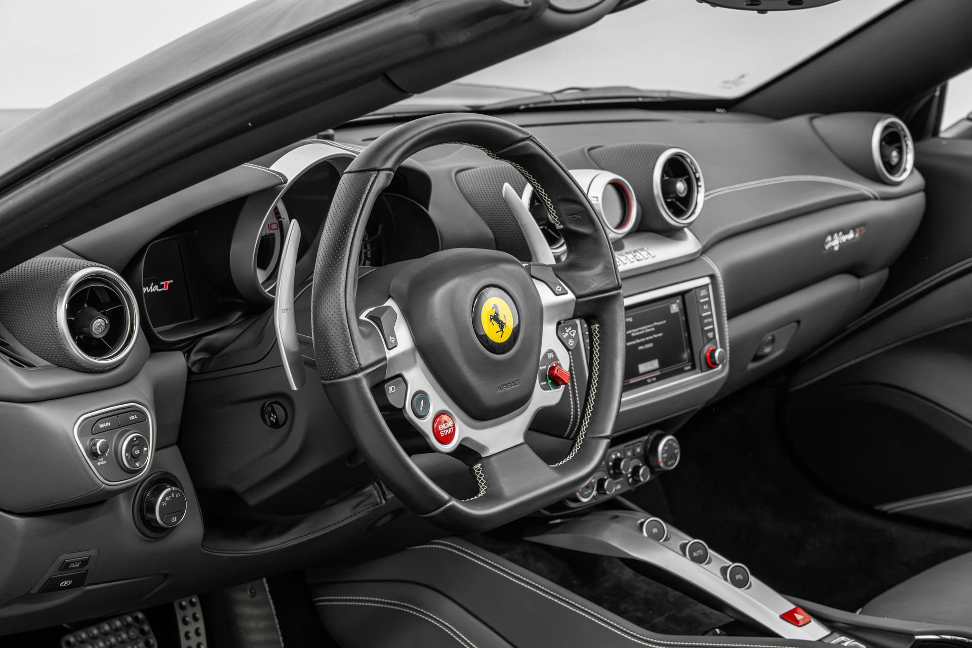 Certified 2016 Ferrari California T RWD image 4