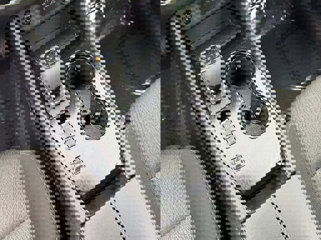 Used 2024 Nissan Rogue SV image 19