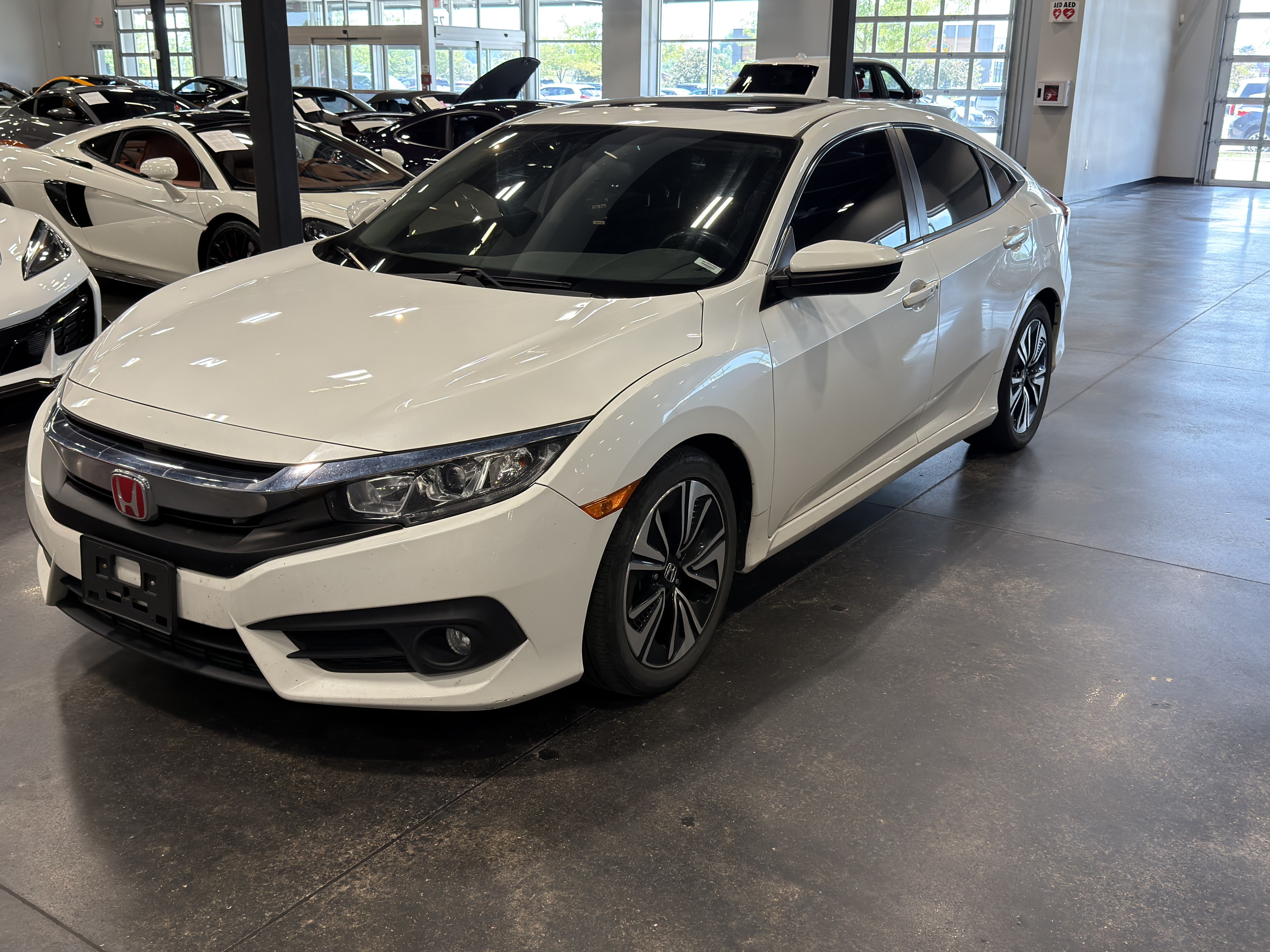 Used 2018 Honda Civic EX-T image 2