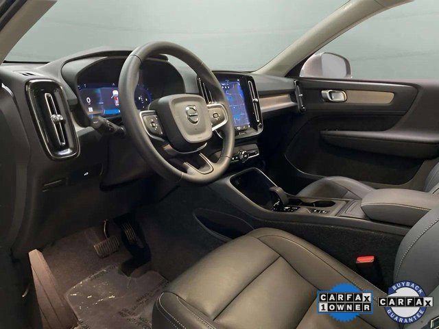 Used 2025 Volvo XC40 B5 Core image 15