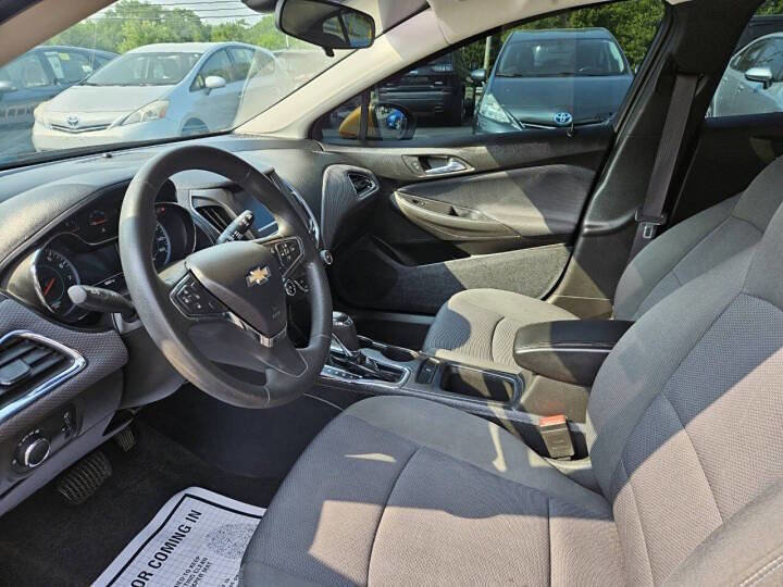 Used 2017 Chevrolet Cruze LT image 16