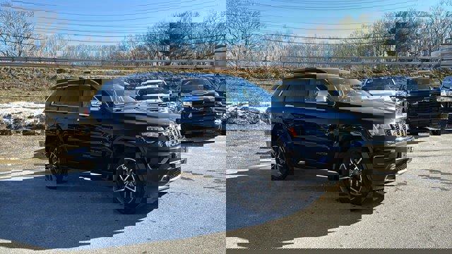 Used 2019 Jeep Grand Cherokee Limited AWD/4WD image 2