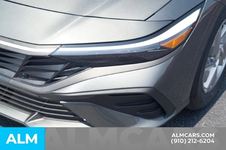 Certified 2026 Hyundai Elantra SE FWD image 11