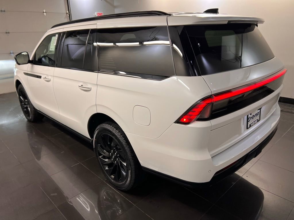 Used 2025 Lincoln Navigator Reserve w/ Jet Appearance Package image 4