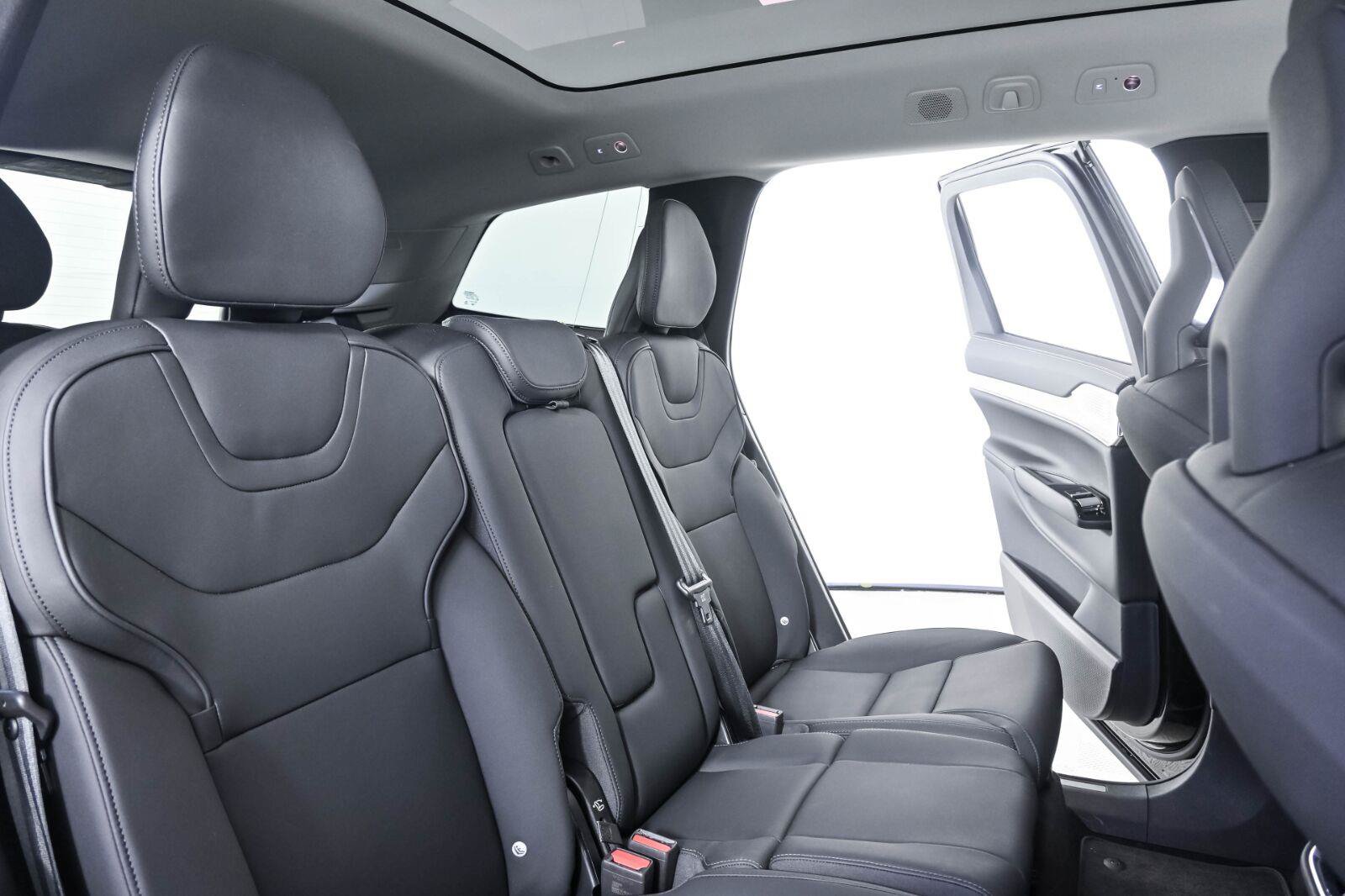 Certified 2025 Volvo EX90 Ultra AWD/4WD image 21