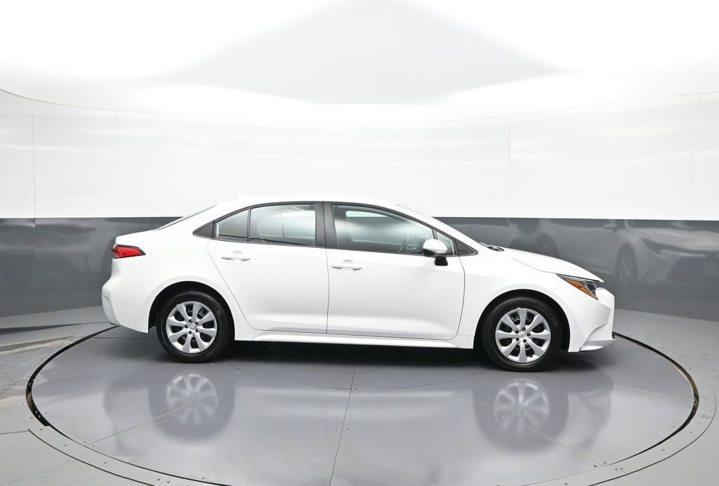 Certified 2025 Toyota Corolla LE image 5