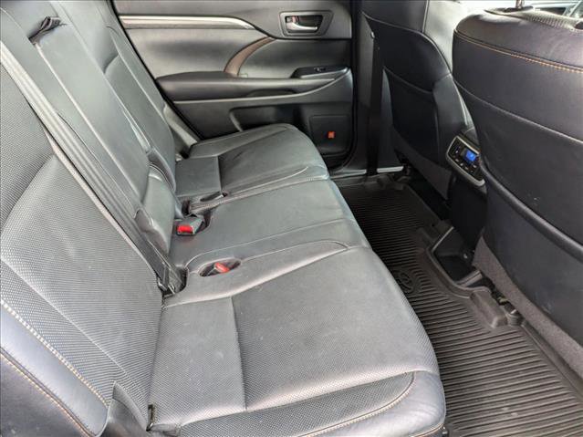 Used 2017 Toyota Highlander Limited image 18