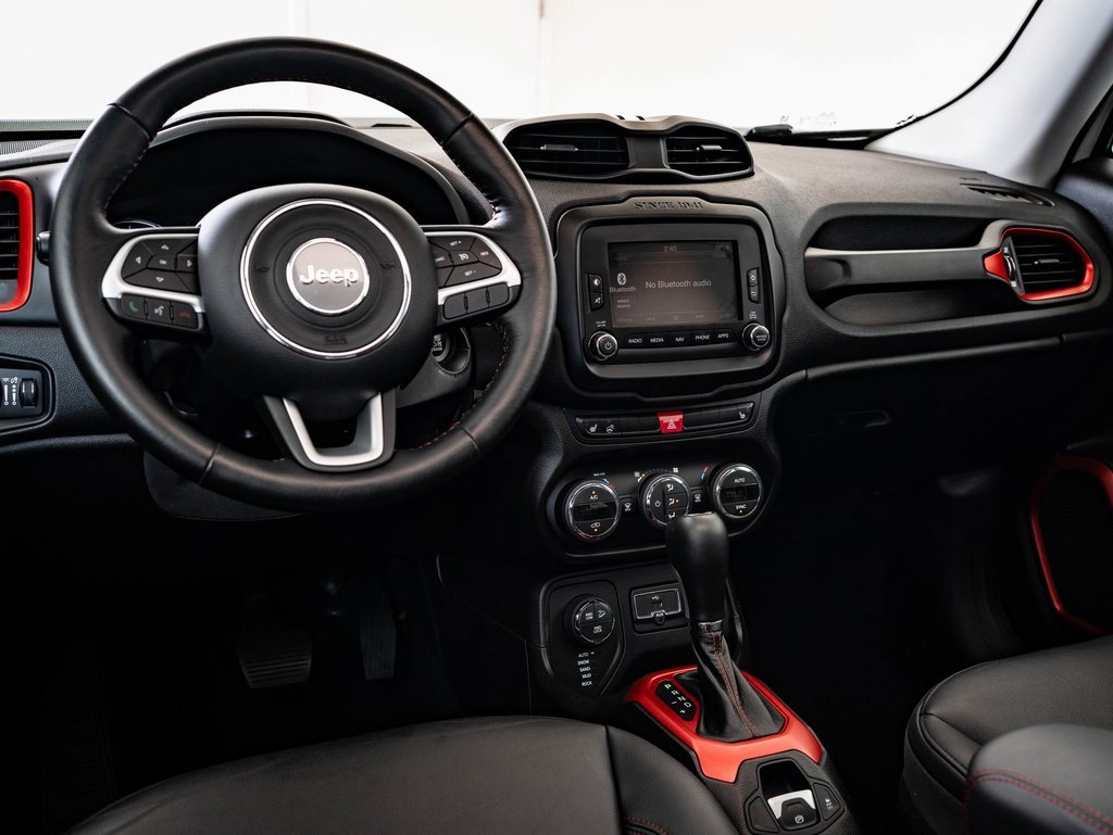 Used 2016 Jeep Renegade Trailhawk w/ Premium Trailhawk Package image 4