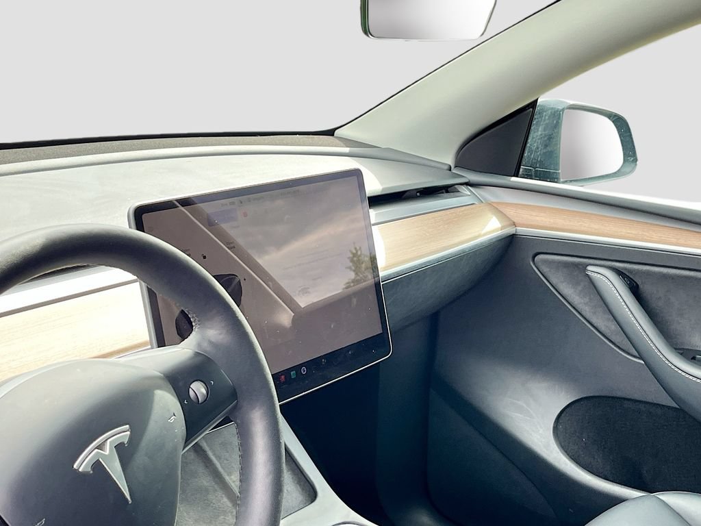 Used 2025 Tesla Model Y Long Range AWD/4WD image 9