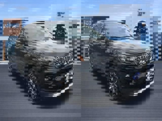 Used 2025 Jeep Compass Limited image 10