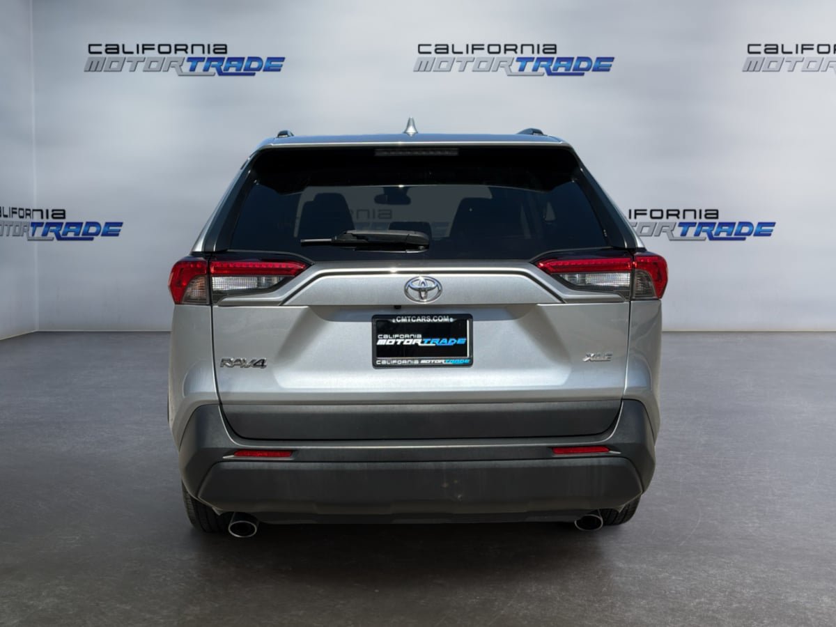 Used 2021 Toyota RAV4 XLE FWD image 6