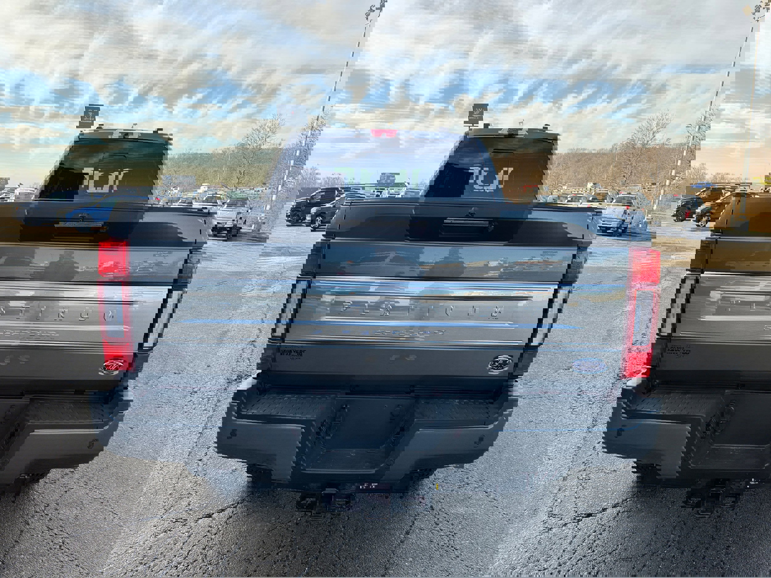 Used 2022 Ford F350 Platinum w/ FX4 Off-Road Package AWD/4WD image 14