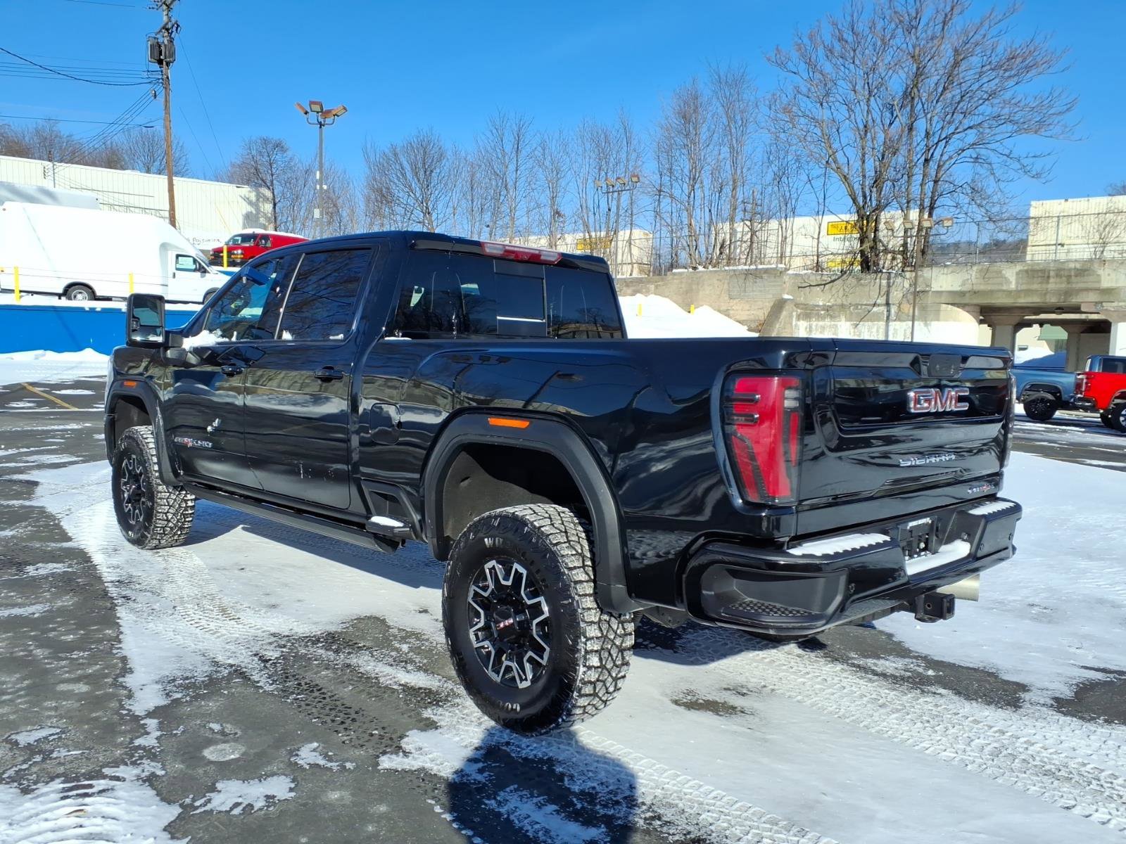 Used 2025 GMC Sierra 2500 AT4X image 10