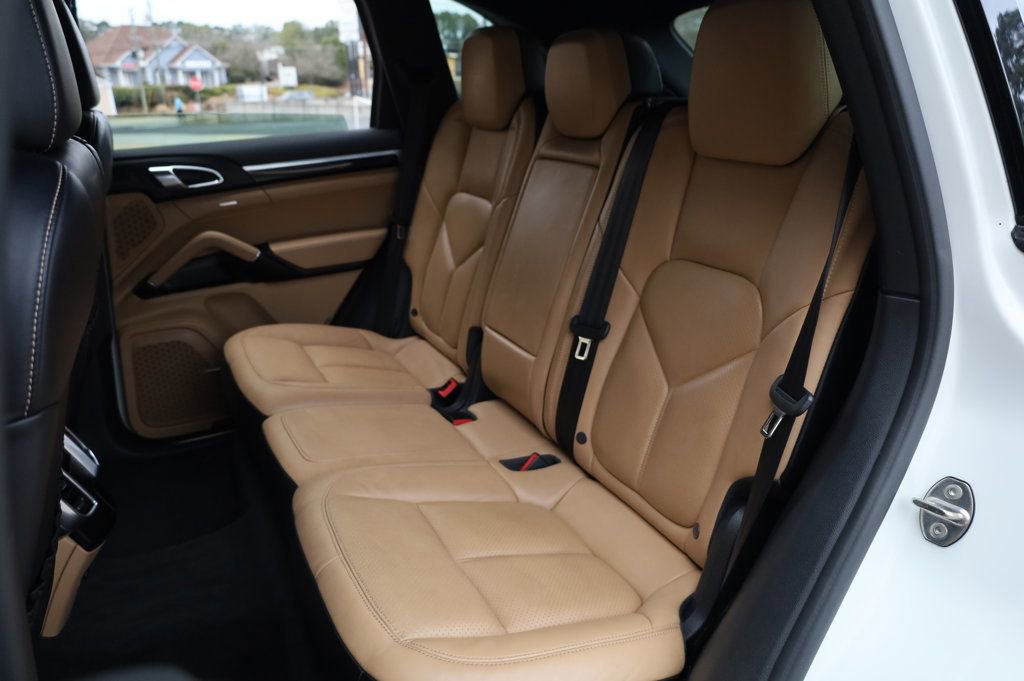 Used 2016 Porsche Cayenne image 19