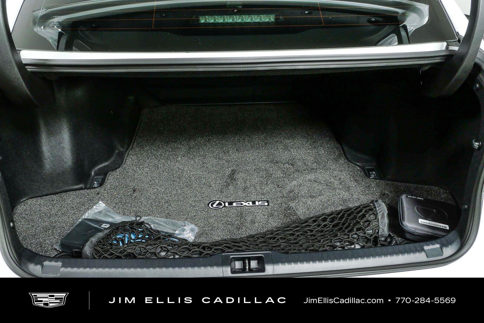 Used 2025 Lexus IS 500 w/ Accessory Package 2 RWD image 33