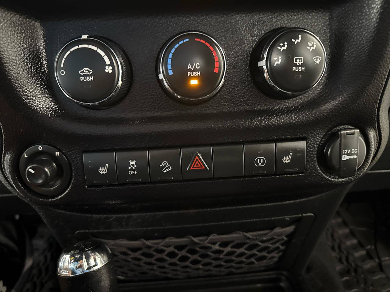 Used 2016 Jeep Wrangler Unlimited Rubicon AWD/4WD image 22