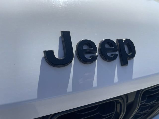 Used 2023 Jeep Grand Cherokee L Laredo AWD/4WD image 30