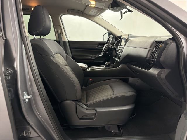 Used 2024 Nissan Pathfinder S w/ Cargo Package image 12