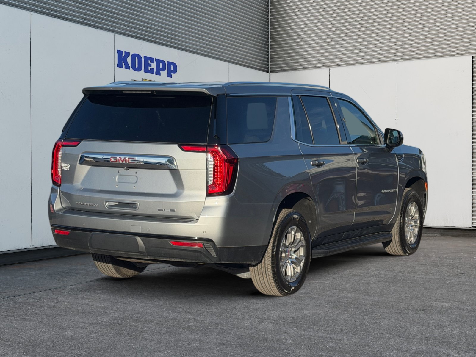 Used 2024 GMC Yukon SLE RWD image 5
