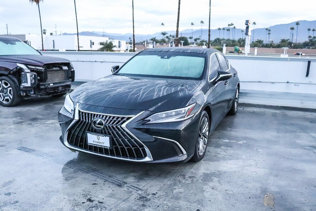 Used 2025 Lexus ES 300h w/ Luxury Package FWD image 4