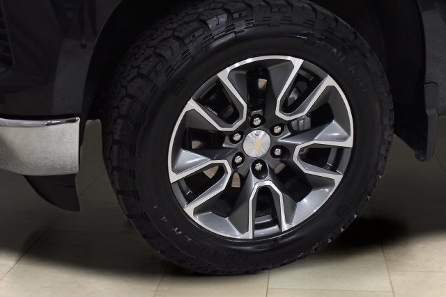 Used 2023 Chevrolet Silverado 1500 LT AWD/4WD image 17