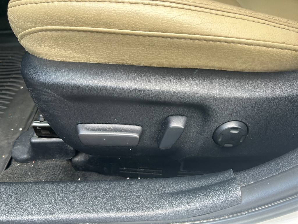 Used 2018 Toyota Avalon XLE Premium w/ Carpet Mat Package FWD image 13