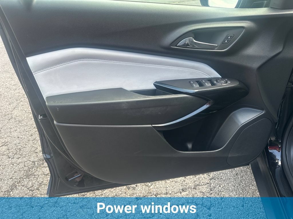 Used 2025 Chevrolet Trax LT FWD image 14