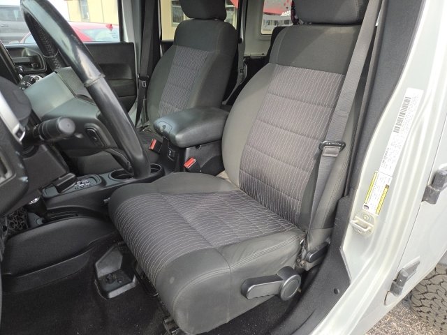 Used 2012 Jeep Wrangler Unlimited Rubicon image 13