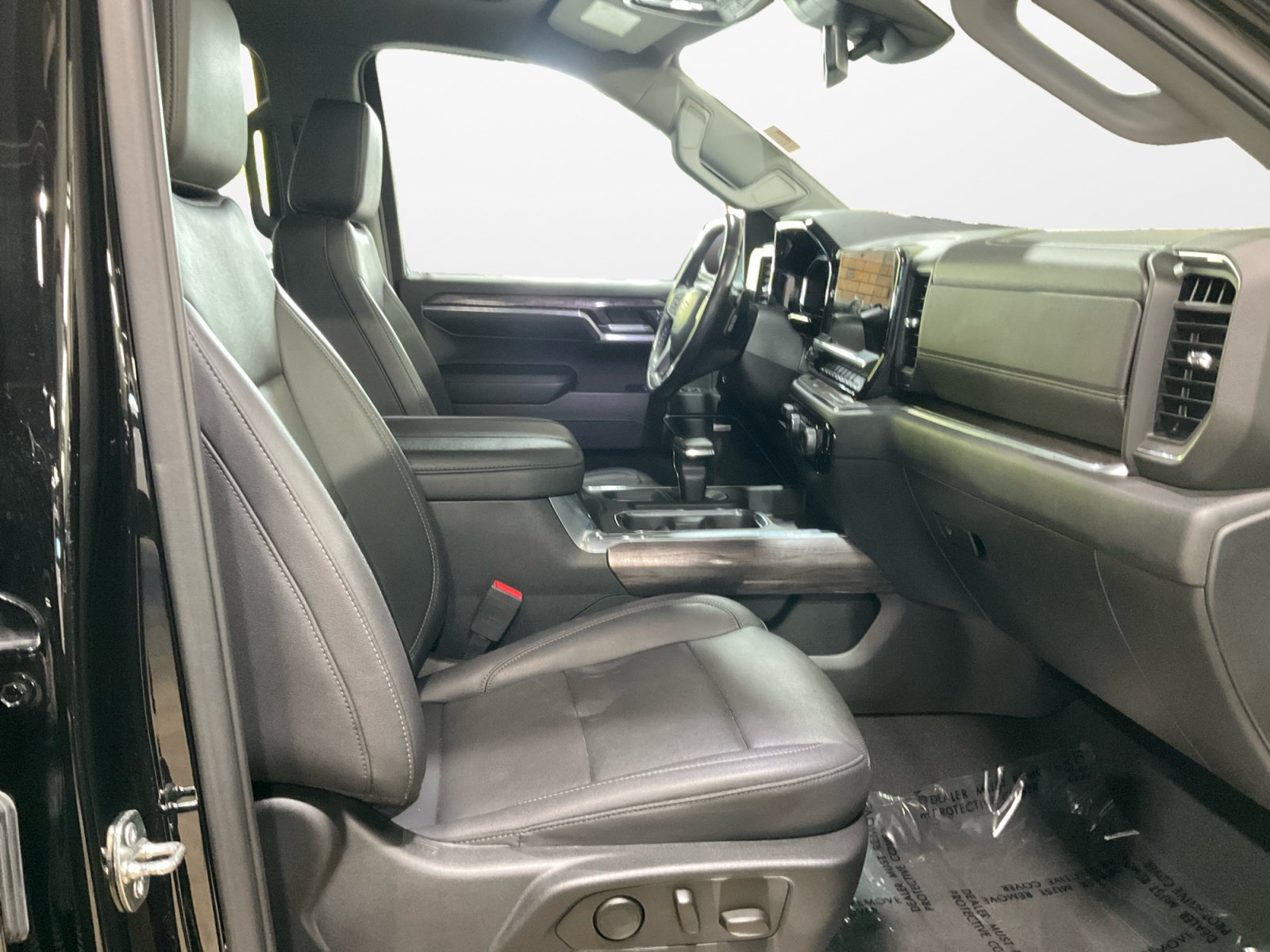 Used 2023 Chevrolet Silverado 1500 LTZ AWD/4WD image 17